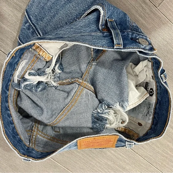 LEVI'S Premium 501 Denim Jean Short in Back To Your Heart 26 Medium Wash Boho - Picture 11 of 14